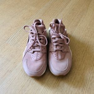 Nike Air Huarache Sneakers